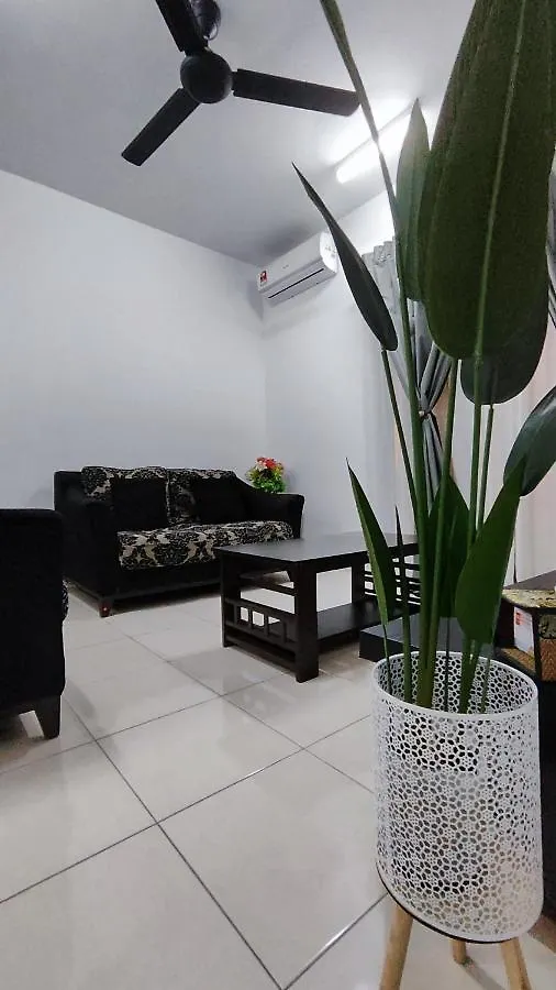 Home Stay Two Rooms Near Klia Sepang Apartment