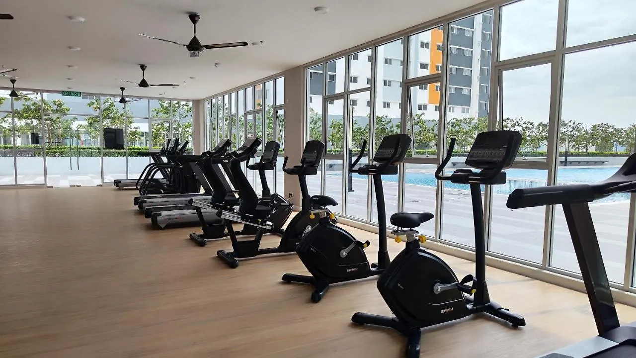 Home Stay Two Rooms Near Klia Sepang Apartment