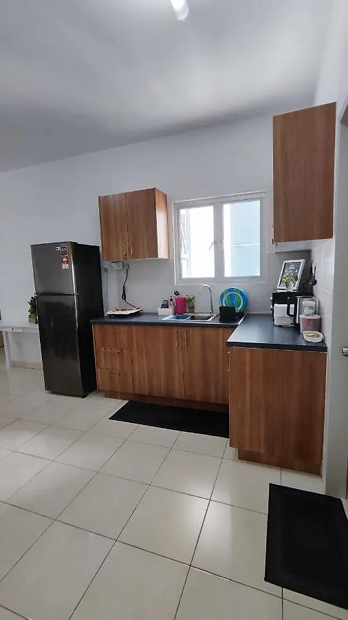 Home Stay Two Rooms Near Klia Sepang Apartment