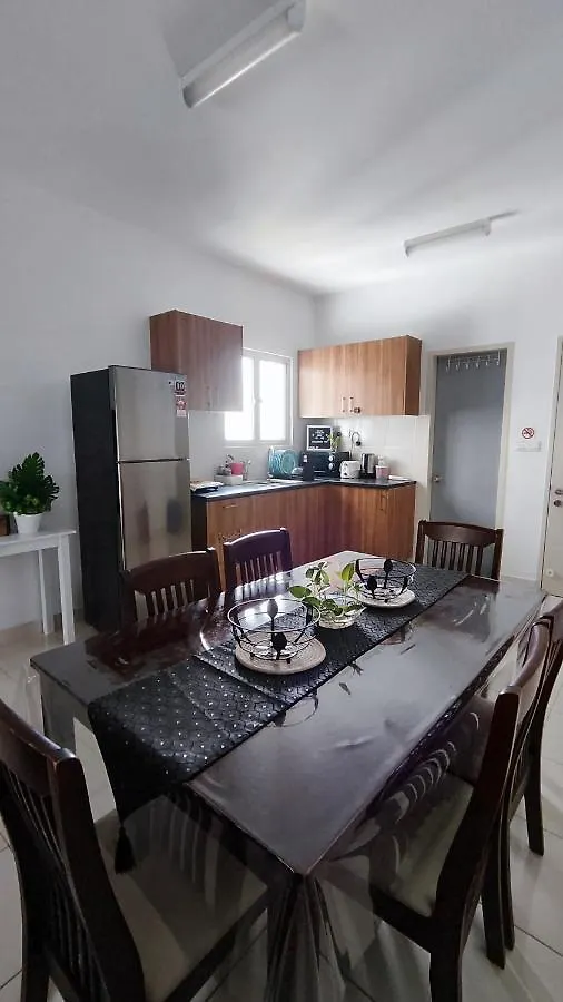 Home Stay Two Rooms Near Klia Sepang 0*,  Malaysia